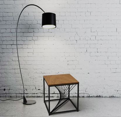 Postverpakking Verstelbare hoogte Metalen been Hout Top End Tafel voor modern huishoudelijk meubilair