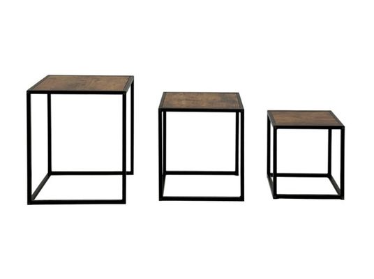 Metalen meubels met modern design en luxe gouden afwerking