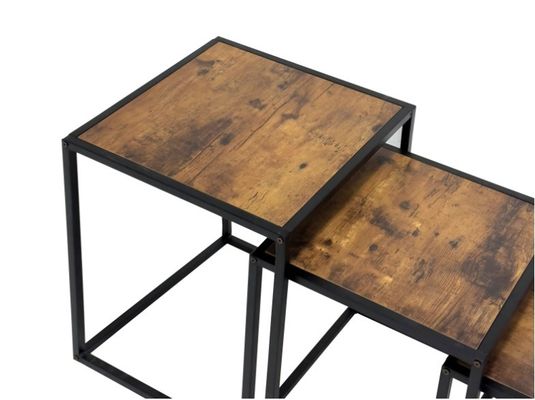 Metalen meubels met modern design en luxe gouden afwerking